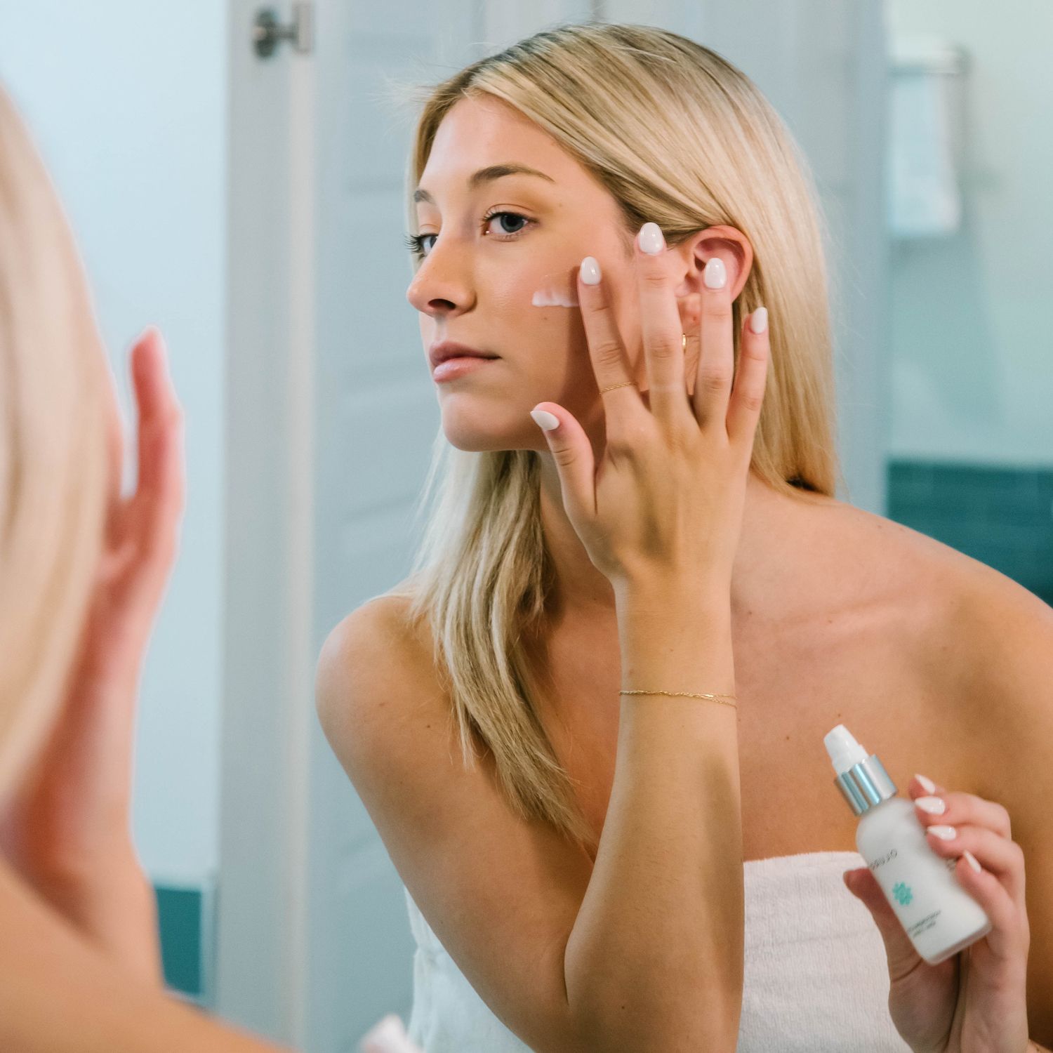 Olura versatile Treatment Serum — angle 2, free shipping at JEHORIZON